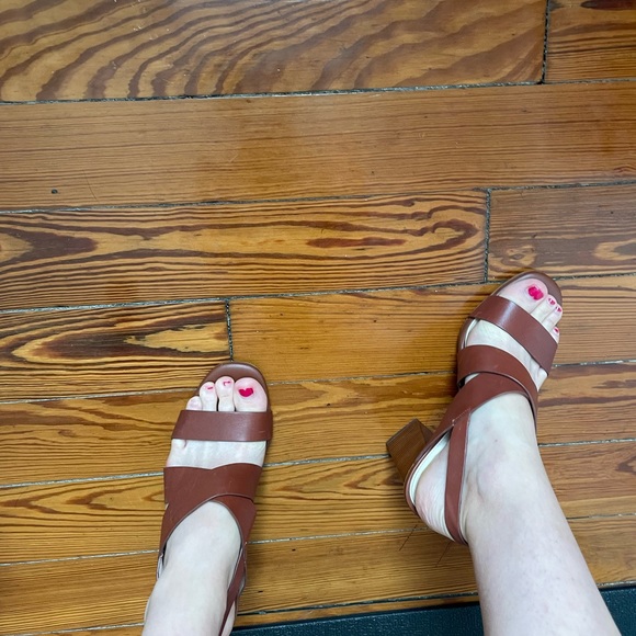 Cole haan cushioned heels sz 6.5 - Picture 2 of 12